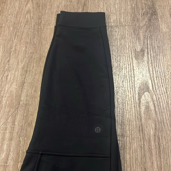 City Sweat Jogger
Shorter 27” - Picture 9 of 10